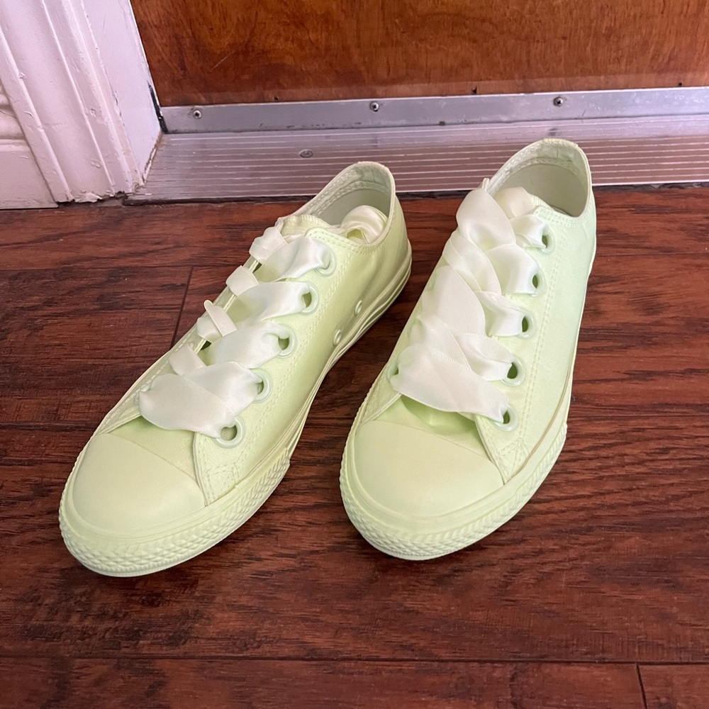 CONVERSE Low Top Big Eyelets Barely Volt NIB youth size 5/women’s 7